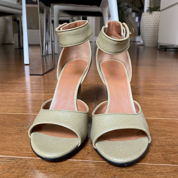 Givenchy Shark Lock Sandals - Picture 5 of 15